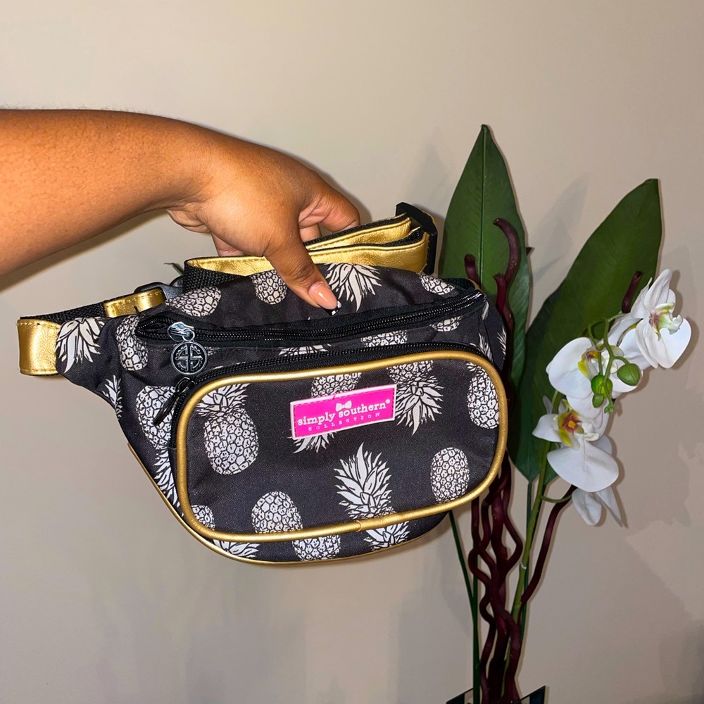 Simply Southern Fanny Pack Bag Black White and Gold Pineapple Print 4 Pockets